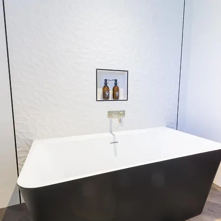 Wainstones 3* סטוקסלי