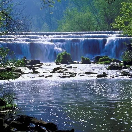 Wainstones מלון 3*